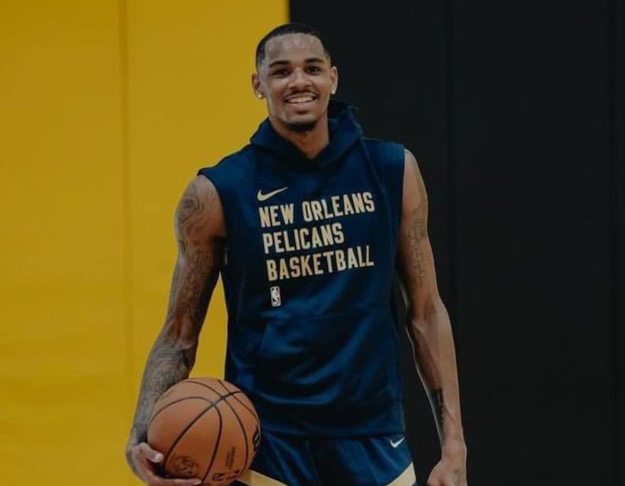 她积极参与 她积极参与